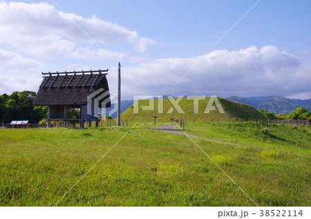 吉野ヶ里遺跡 祀堂と墳丘墓(佐賀県吉野ヶ里町) 吉野ヶ里遺跡 祀堂と墳丘墓(佐賀県吉野ヶ里町) 38522114