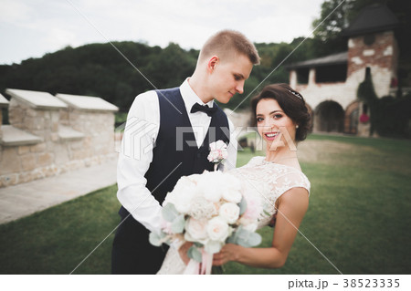 Luxury married wedding couple, bride and groom 38523335