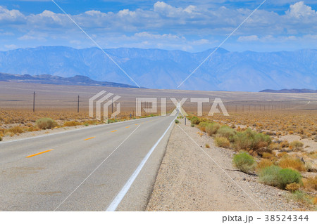 Perspective road, Death Valley, USA Perspective road, Death Valley, USA 38524344