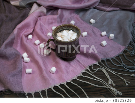 Marshmallow in coffee cup Marshmallow in coffee cup 38525329