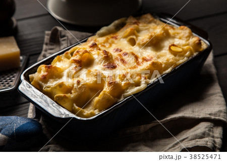 Mac and cheese 38525471