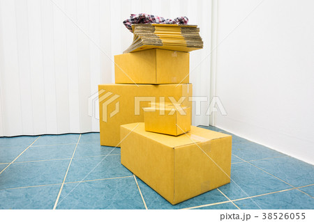 Cardboard boxes in the room delivery service Cardboard boxes in the room delivery service 38526055