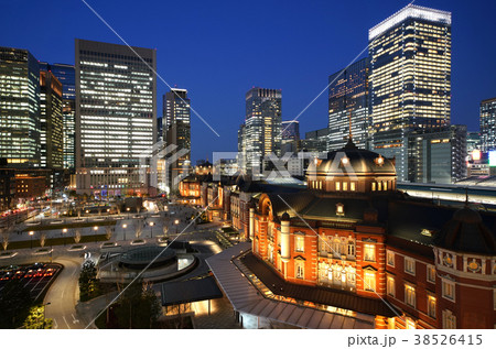 日本の東京都市景観　東京駅などの夜景、東京駅丸の内駅前広場リニューアル。関連P検索は東京駅前風景写真 38526415