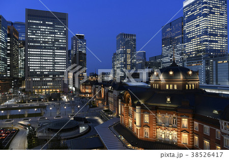 日本の東京都市景観 東京駅などの夜景、東京駅丸の内駅前広場リニューアル。関連P検索は東京駅前風景写真 日本の東京都市景観 東京駅などの夜景、東京駅丸の内駅前広場リニューアル。関連P検索は東京駅前風景写真 38526417