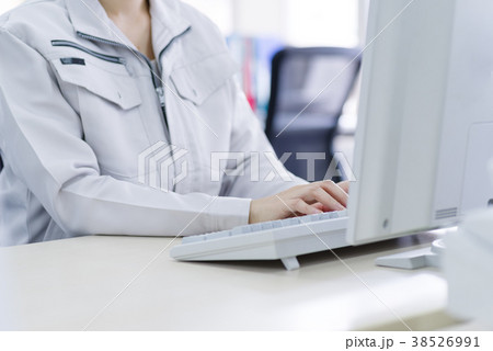 作業服の女性イメージ 38526991