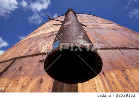 Drain pipe on water tank 38529352