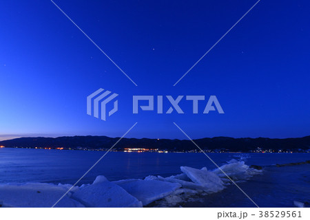 諏訪湖の神渡り 諏訪湖の神渡り 38529561