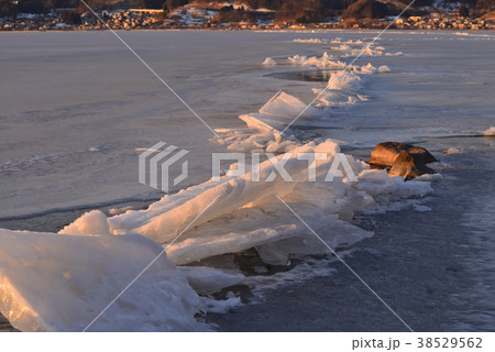 諏訪湖の神渡り 38529562