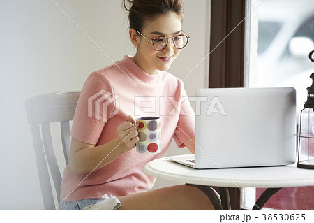 女性 リラックス 女性 リラックス 38530625