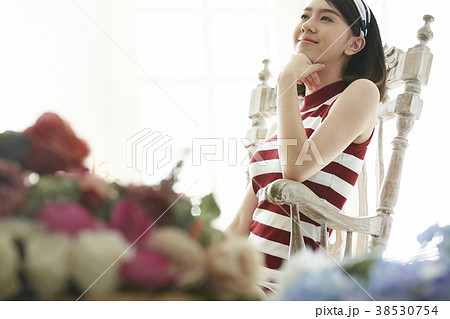 女性　リラックス 38530754
