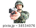 銃を構える男性　怒り　嫌悪　バージョン 38534076
