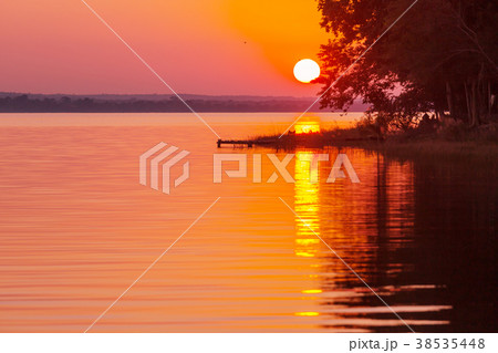 Peten lake 38535448