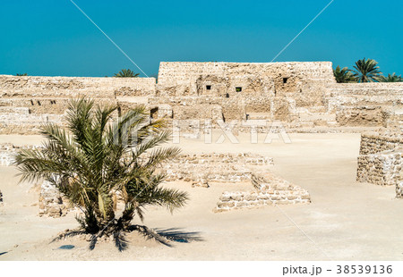 Bahrain Fort or Qal'at al-Bahrain. A UNESCO World Bahrain Fort or Qal'at al-Bahrain. A UNESCO World 38539136