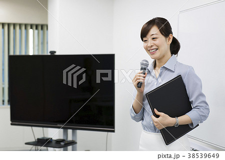 ビジネス　講師　先生 38539649