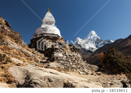 Mountain scenic while while trekking Namche to Mountain scenic while while trekking Namche to 38539651