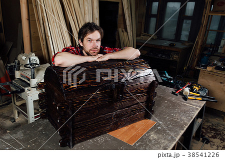 Joiner and the result of his work. Final product. 38541226