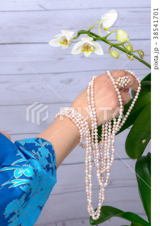 The woman dressed in the kimono. 38541701