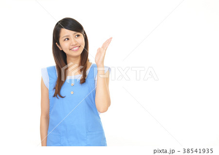 エプロン姿の女性 38541935