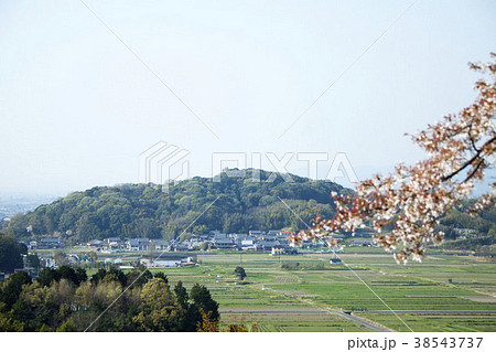 甘樫丘展望台から見た天香久山 38543737