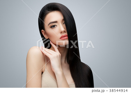 Brunette asian girl with long straight hair Brunette asian girl with long straight hair 38544914