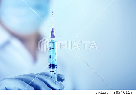 Close up a medical injection syringe in hand Close up a medical injection syringe in hand 38546115