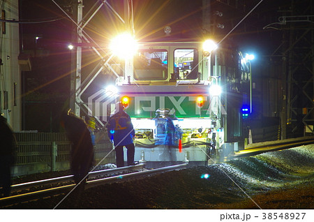 深夜に活躍する保線車両 深夜に活躍する保線車両 38548927