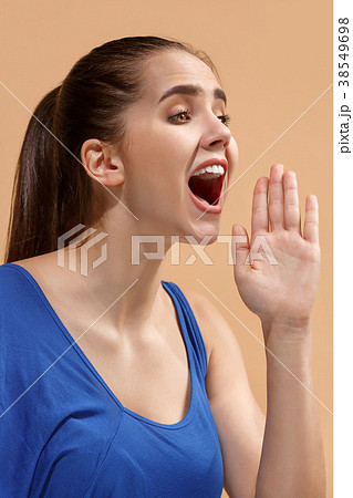 The young woman is calling on the pastel 38549698