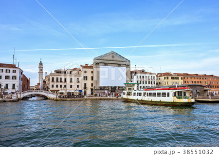 Daylight view from water to Riva degli Schiavoni 38551032