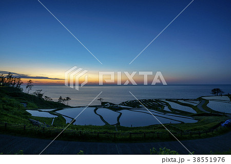 白米千枚田と夕暮れ 38551976