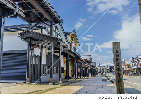 春の塩沢宿の風景 38552432