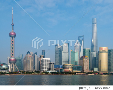 上海　最大のオフィス街　プードン・ルージャーズイ（浦東・陸家嘴）　外灘（がいたん）から望む 38553602