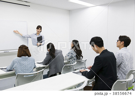 講師　先生　講義　 38556674