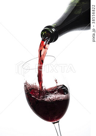 ワインを注ぐの写真素材