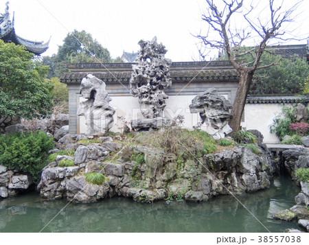 中国　上海市　豫園(よえん)　玉玲瓏の太湖石（たいこせき） 38557038