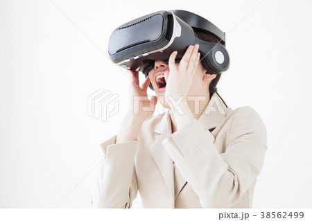 女性 ビジネスマン 白バック 女性 ビジネスマン 白バック 38562499