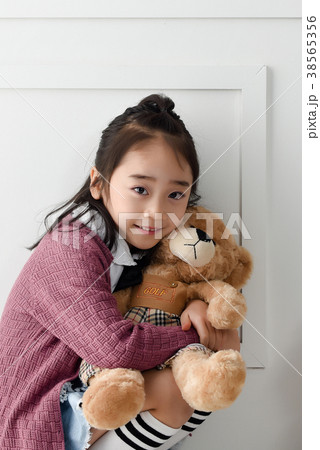 子供 韓国人 クマのぬいぐるみ 38565356