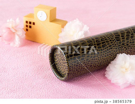 丸筒　卒業証書の筒　桜　卒業　卒園　校舎　卒業証書筒　ワニ柄丸筒　丸筒ワニ革 38565379