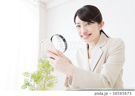 ビジネス　オフィス　女性　ビジネスマン 38565673