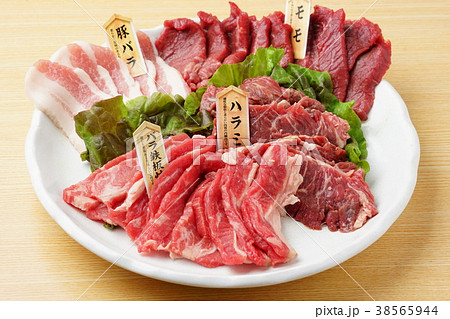 焼肉　生肉 38565944