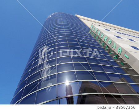 ビルと窓ガラスに映る風景 (高槻市立会館総合市民交流センター) ビルと窓ガラスに映る風景 (高槻市立会館総合市民交流センター) 38567256