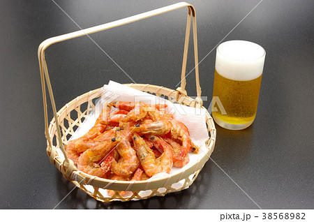 甘海老の唐揚げとビール 38568982