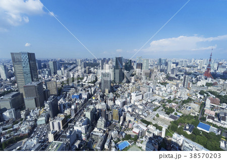 東京風景　六本木からスカイツリーと東京タワー同時に臨む 38570203