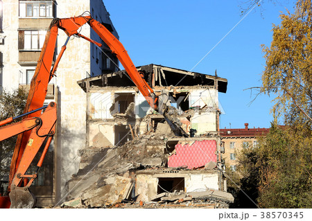 Demolition of an old house. Moscow, Russia 38570345