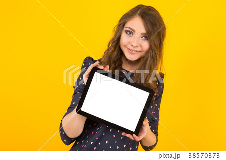 Attractive young woman with tablet pc 38570373