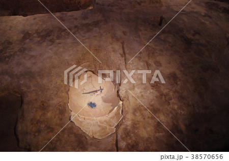 弥生時代の甕棺／吉野ヶ里遺跡 38570656