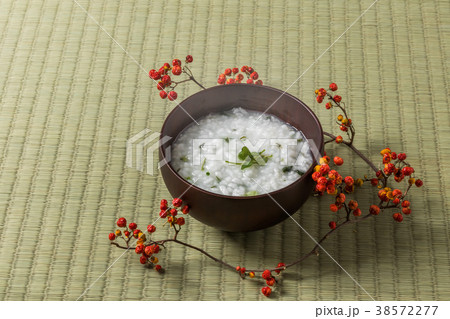 山菜粥　七草粥　Wild grass porridge Japanese food 38572277