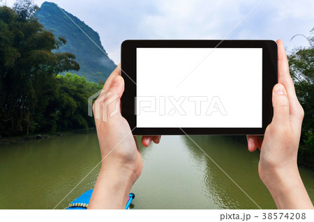 tourist photograps river in Yangshuo county tourist photograps river in Yangshuo county 38574208