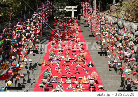 稲取素盞鳴神社雛壇飾り拡大 38581629