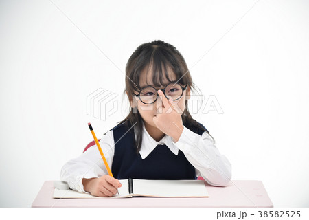 女の子 集中 教育 38582525
