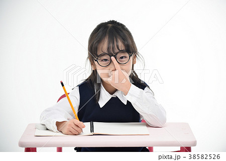 女の子 集中 教育 38582526